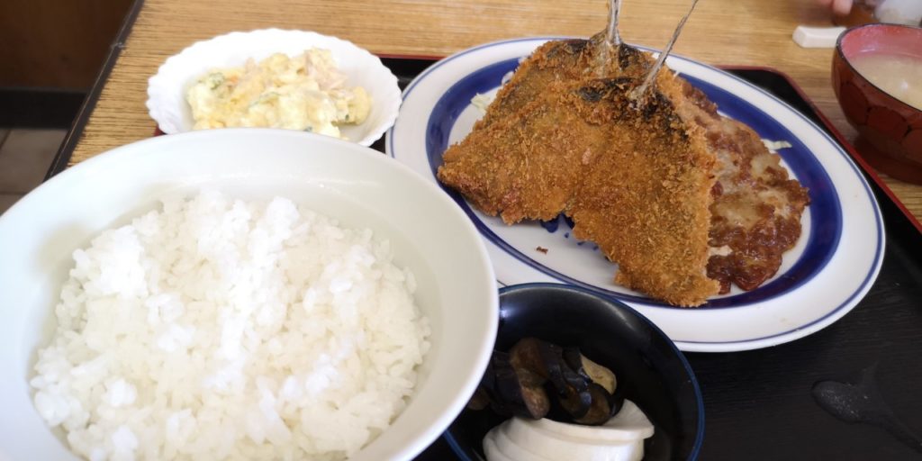 あじ三昧 菜の花列車の駅前でコスパ抜群の漁師町の定食を食べてきました
